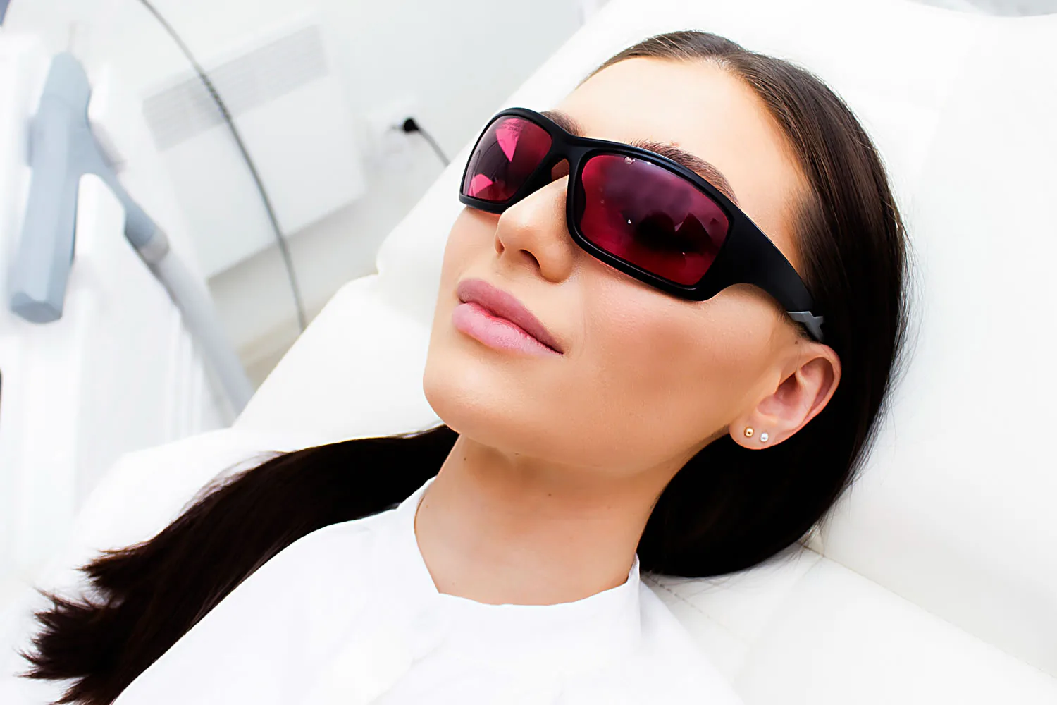 IPL-photofacial-procdure-at-dermatology-office